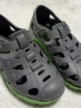 Zoogs Kids Water Shoes Size 12/12.5 Gray Green 🌿